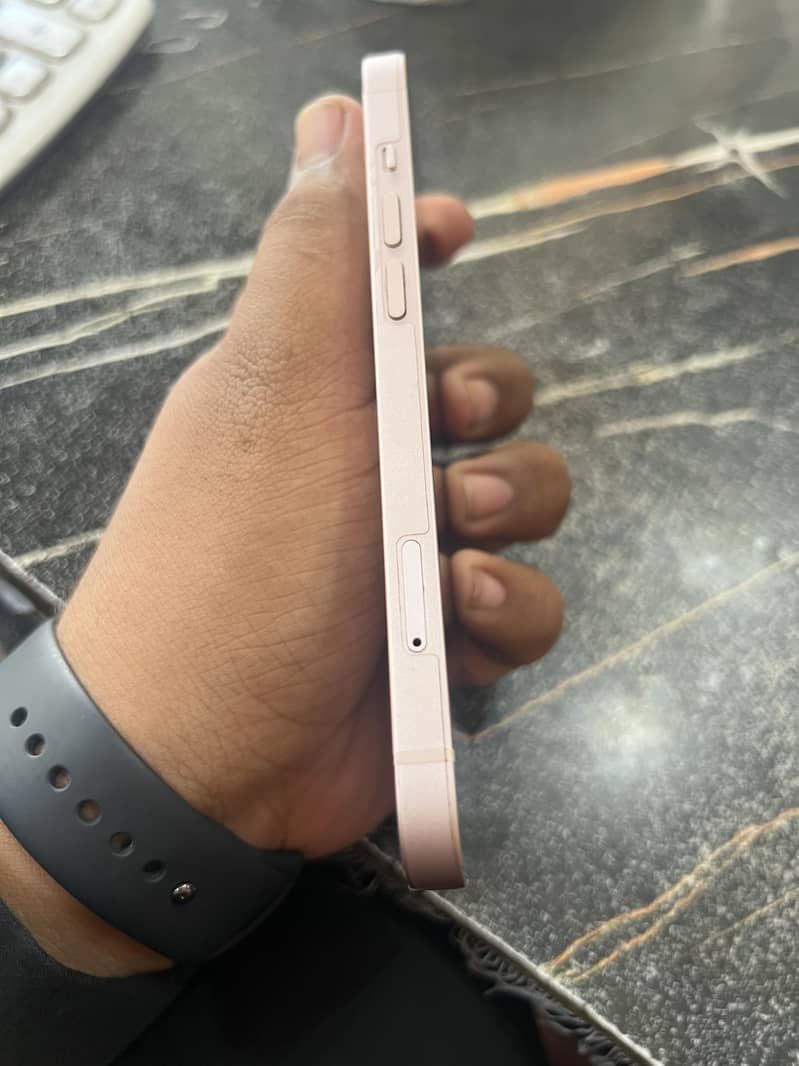 Apple iPhone 13 5