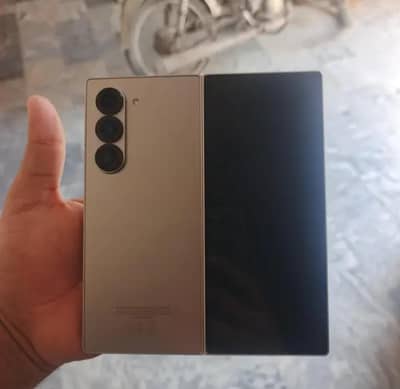 SAMSUNG GALAXY Z FOLD 6 - 10/10 condition (Non pta jv) 12/256