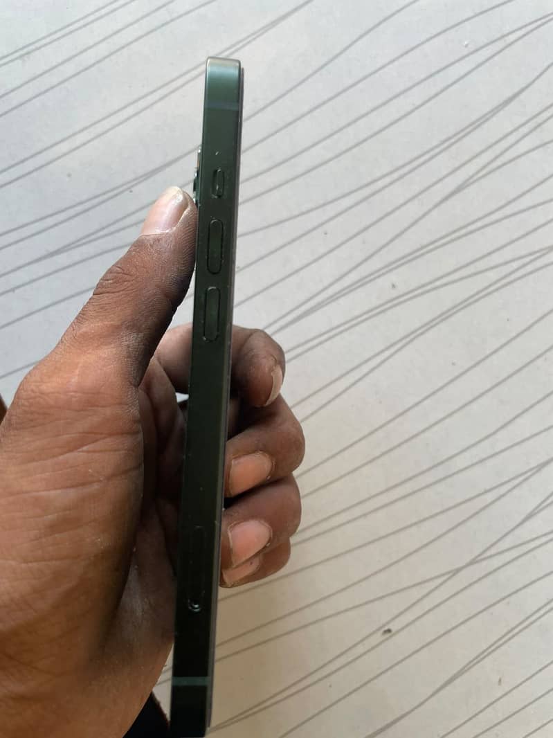 Apple iPhone 13 3