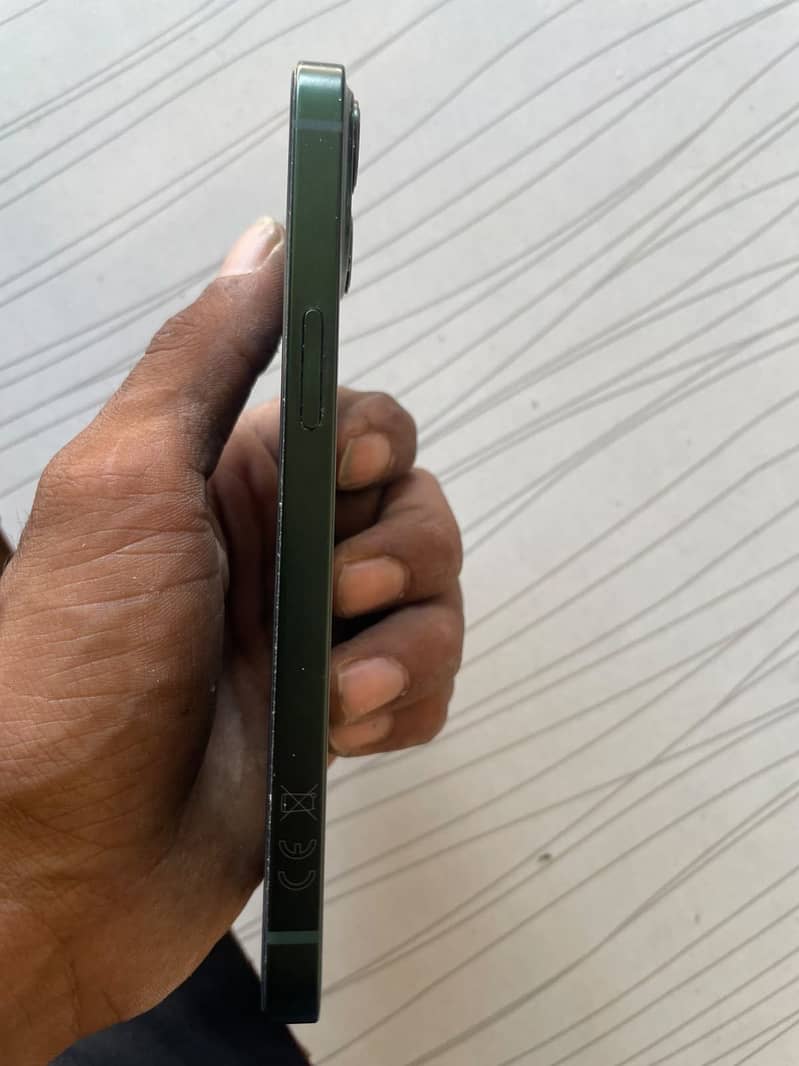 Apple iPhone 13 5