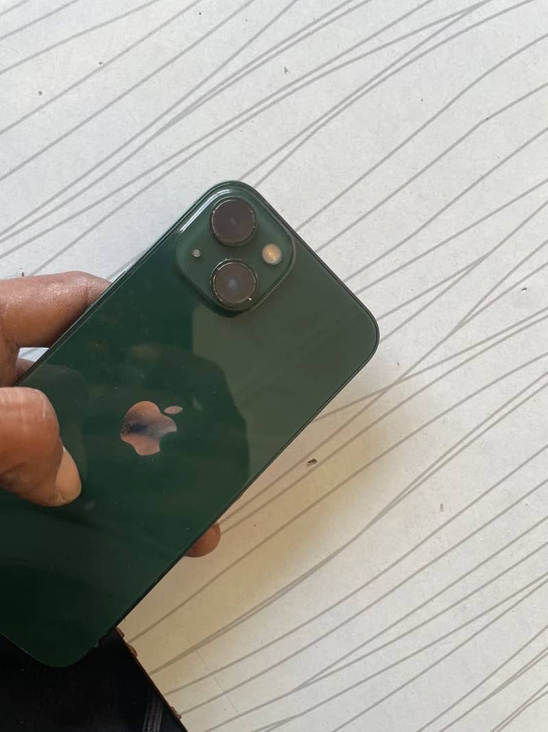 Apple iPhone 13 8