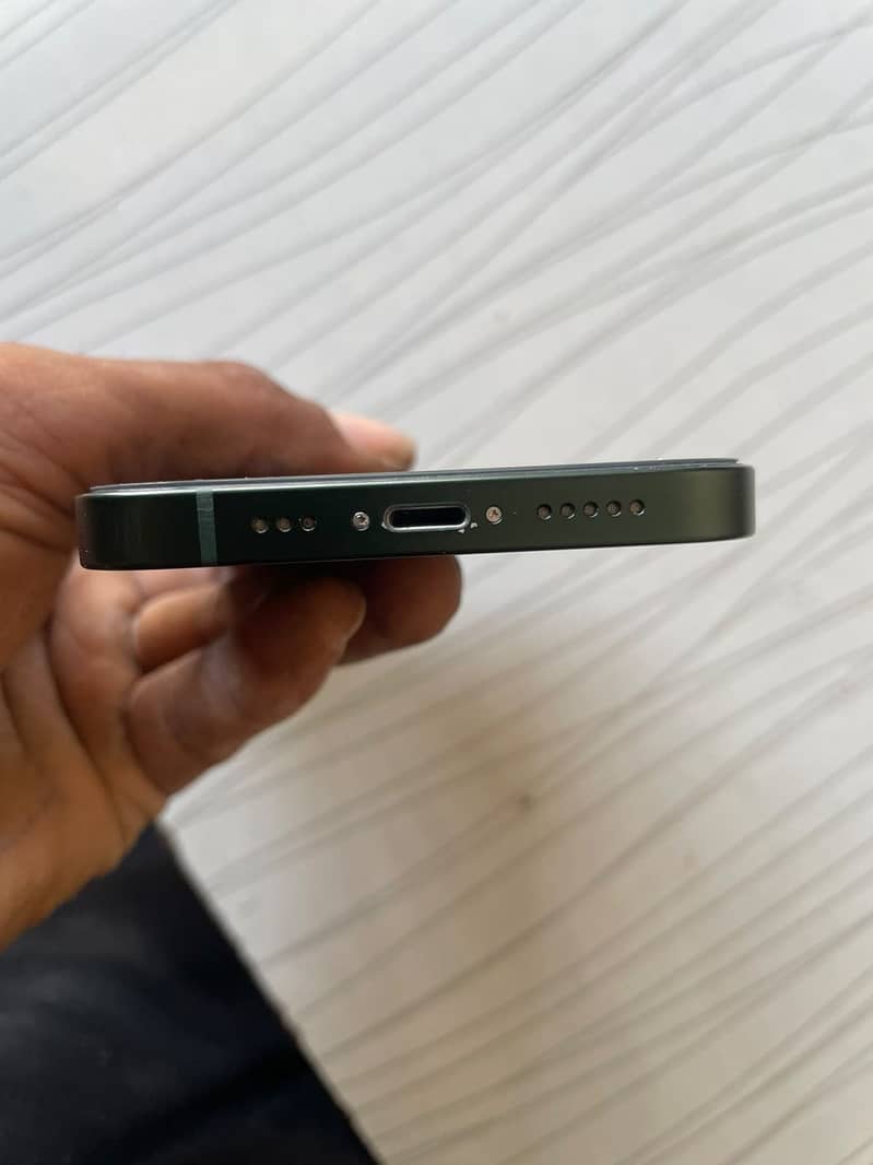 Apple iPhone 13 9