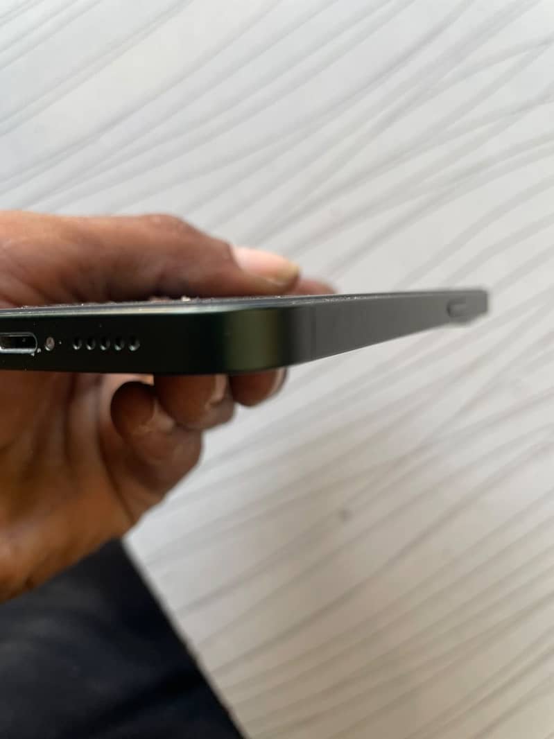 Apple iPhone 13 10