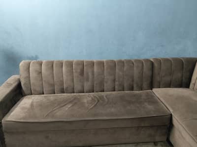 L sape sofa  with table Available only 6 month used 10/10 condition