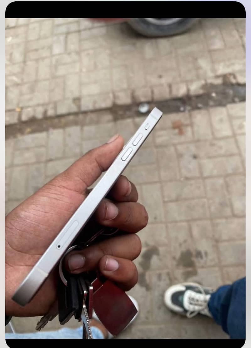 Apple iPhone 12 3