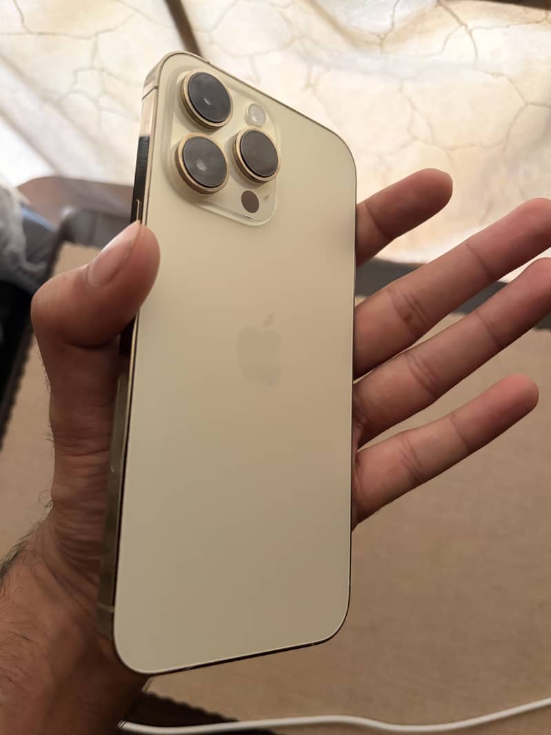 Apple iPhone 14 Pro Max 1