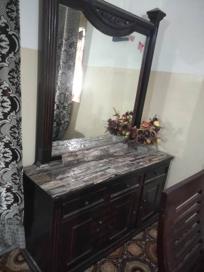 Dressing table 0