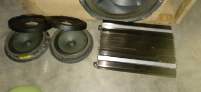 Car audio amplifier woofer speakers