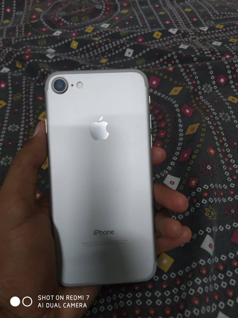 Apple iPhone 7 2