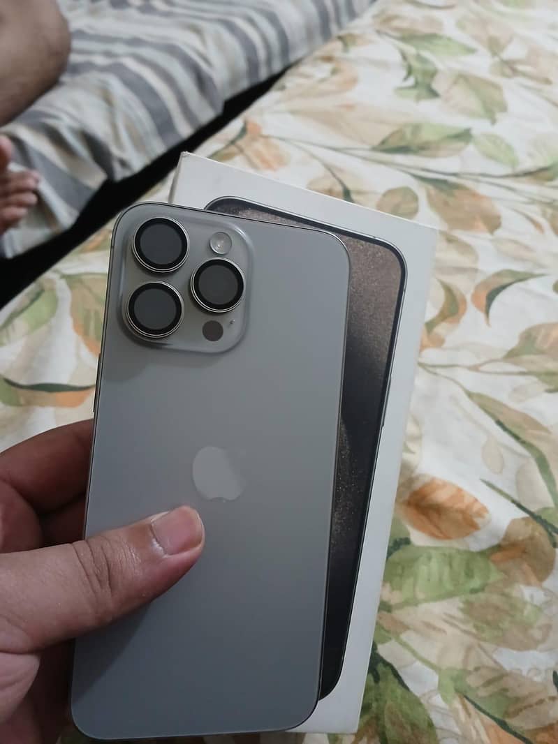 Apple iPhone 15 Pro Max 0