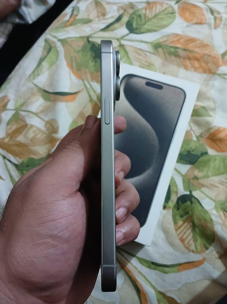 Apple iPhone 15 Pro Max 2