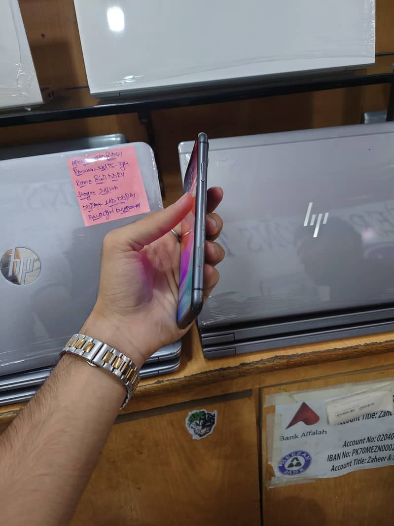 Apple iPhone 11 3