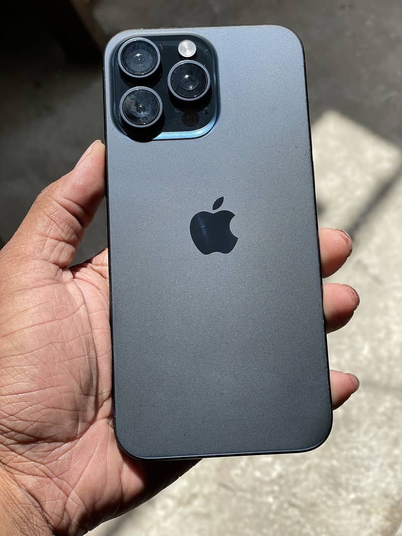 Apple iPhone 15 Pro Max 1