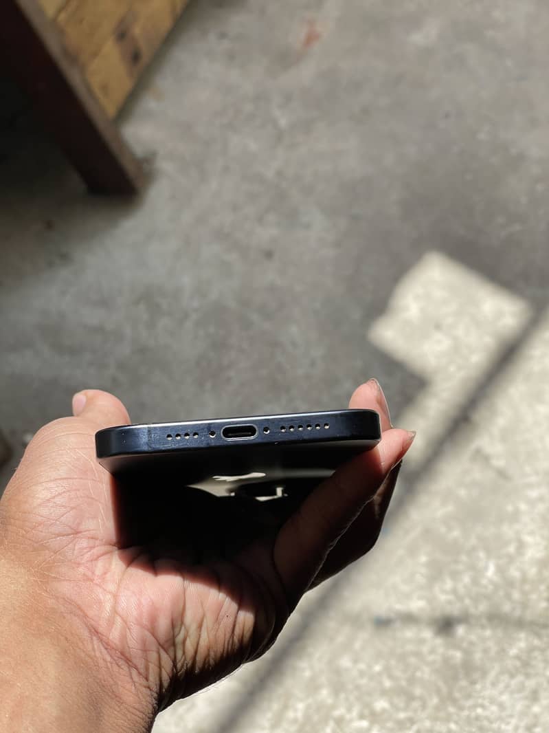 Apple iPhone 15 Pro Max 3