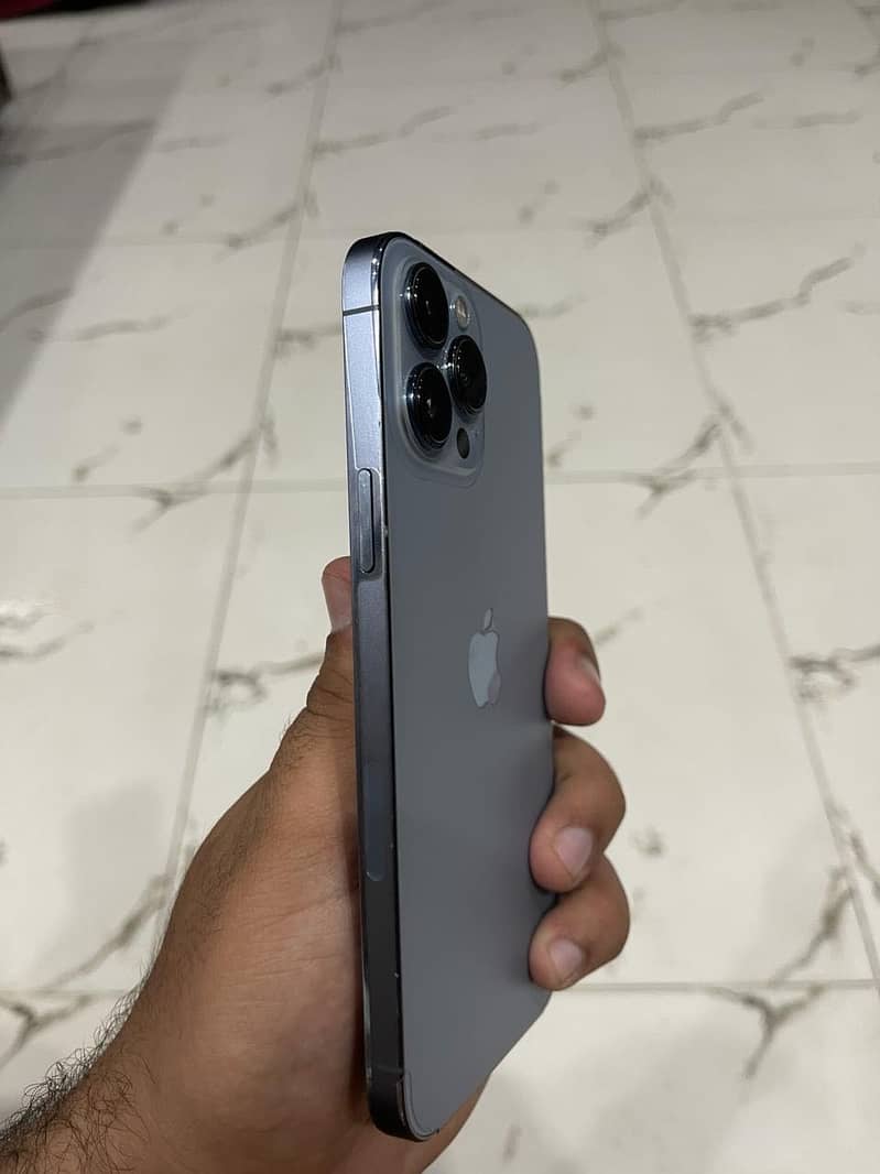 Apple iPhone 13 Pro Max 2