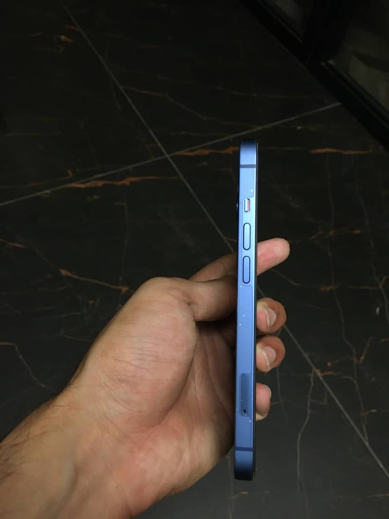 Apple iPhone 13 2