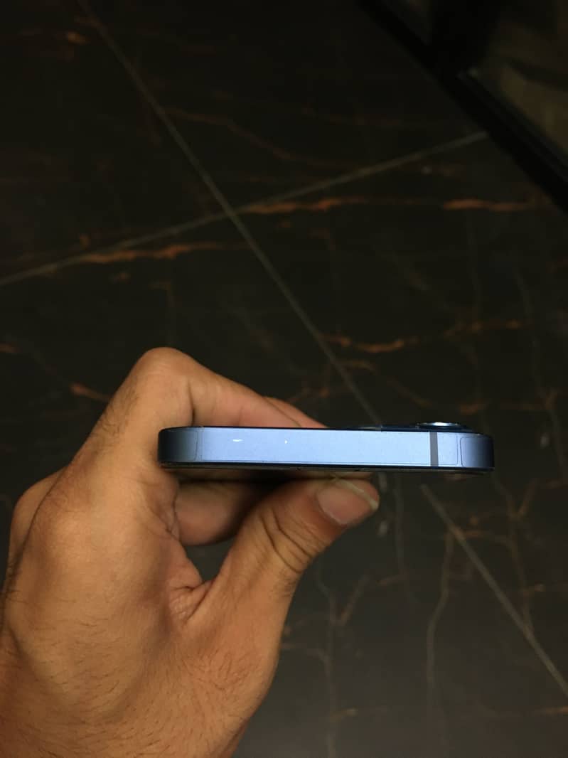 Apple iPhone 13 4