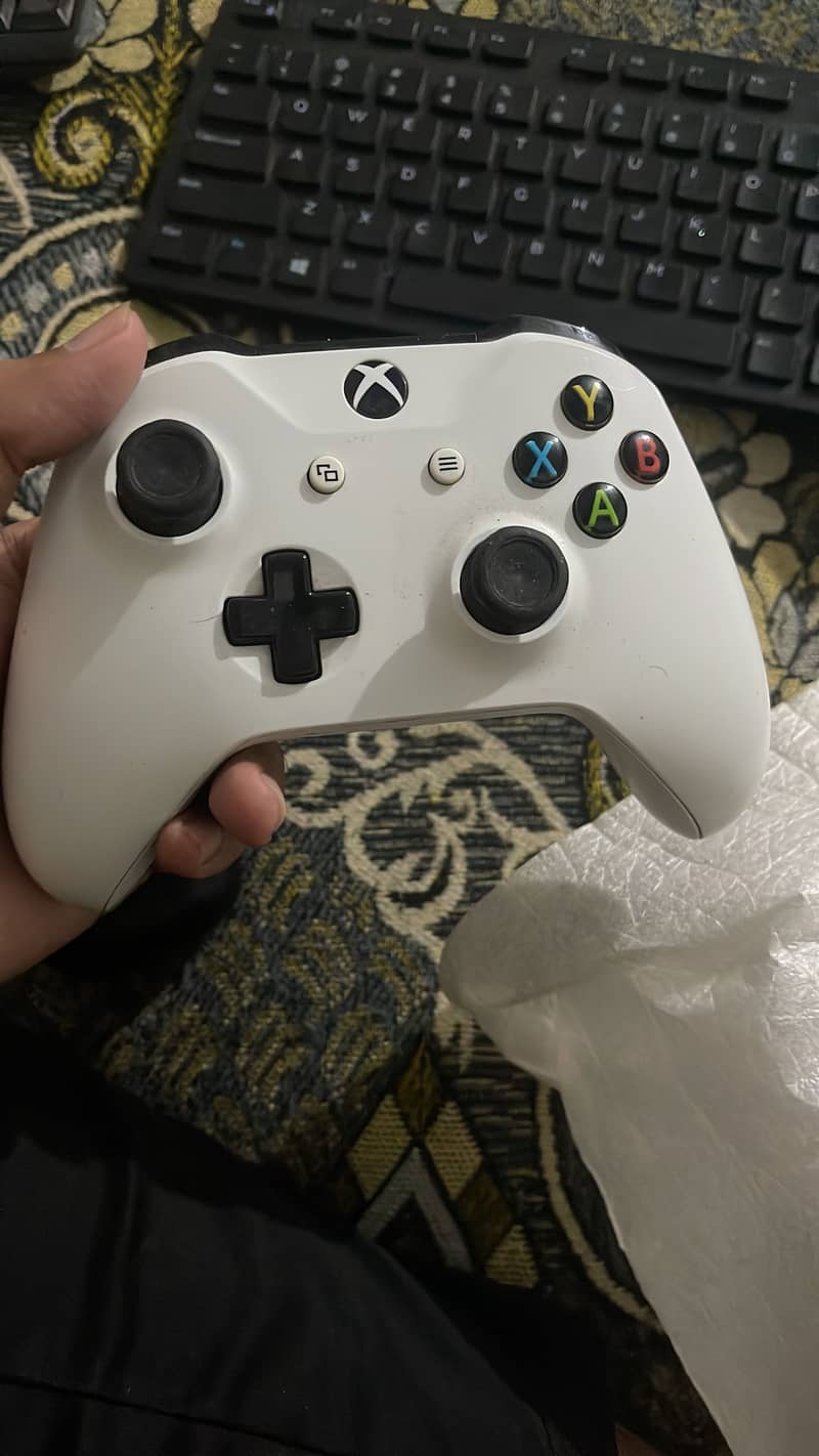 Xbox one s 1 tb 4