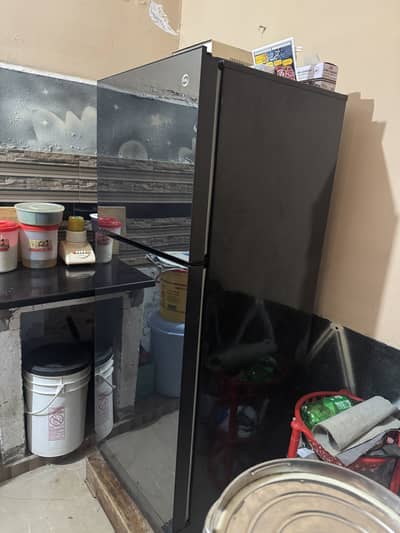 Pel glass door full size se chota wala size