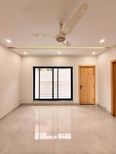 One Bed Apartment On Prime Location In Bahria Town