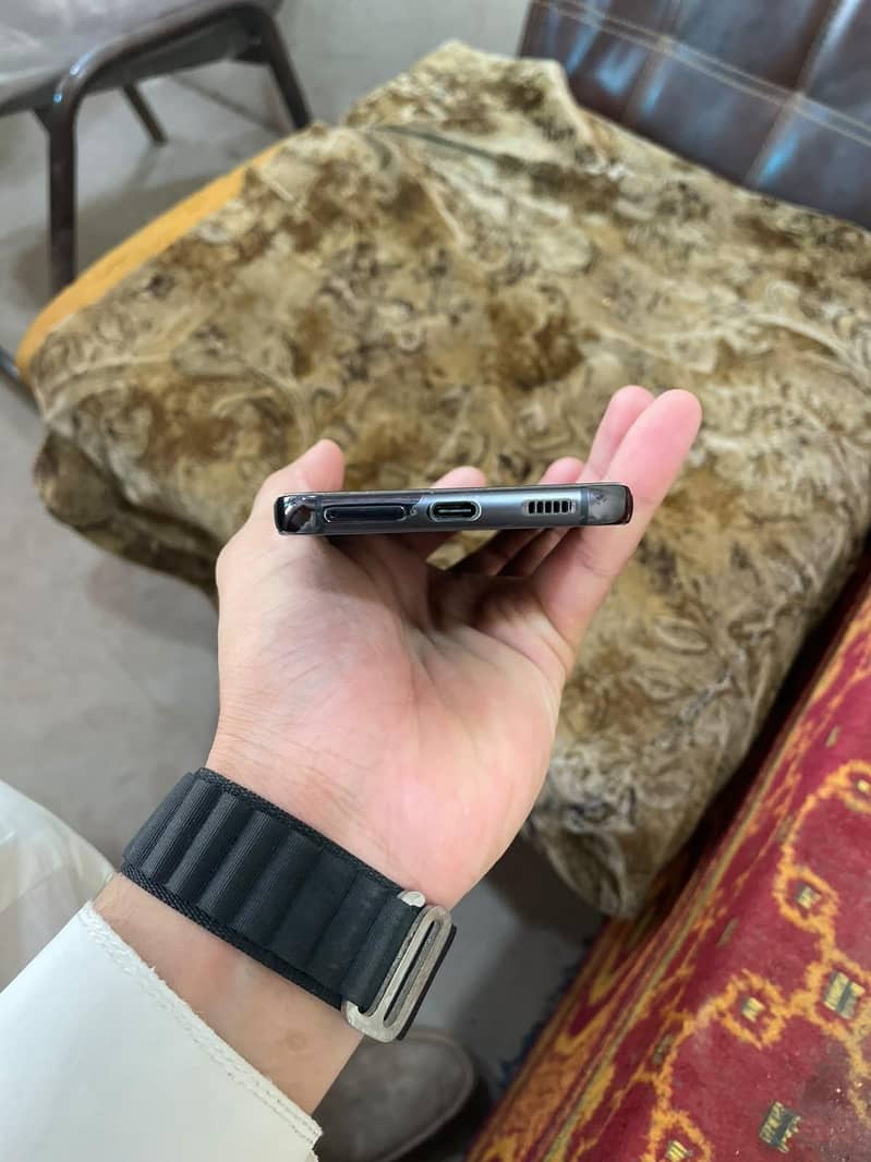 Samsung Mobile S22 2