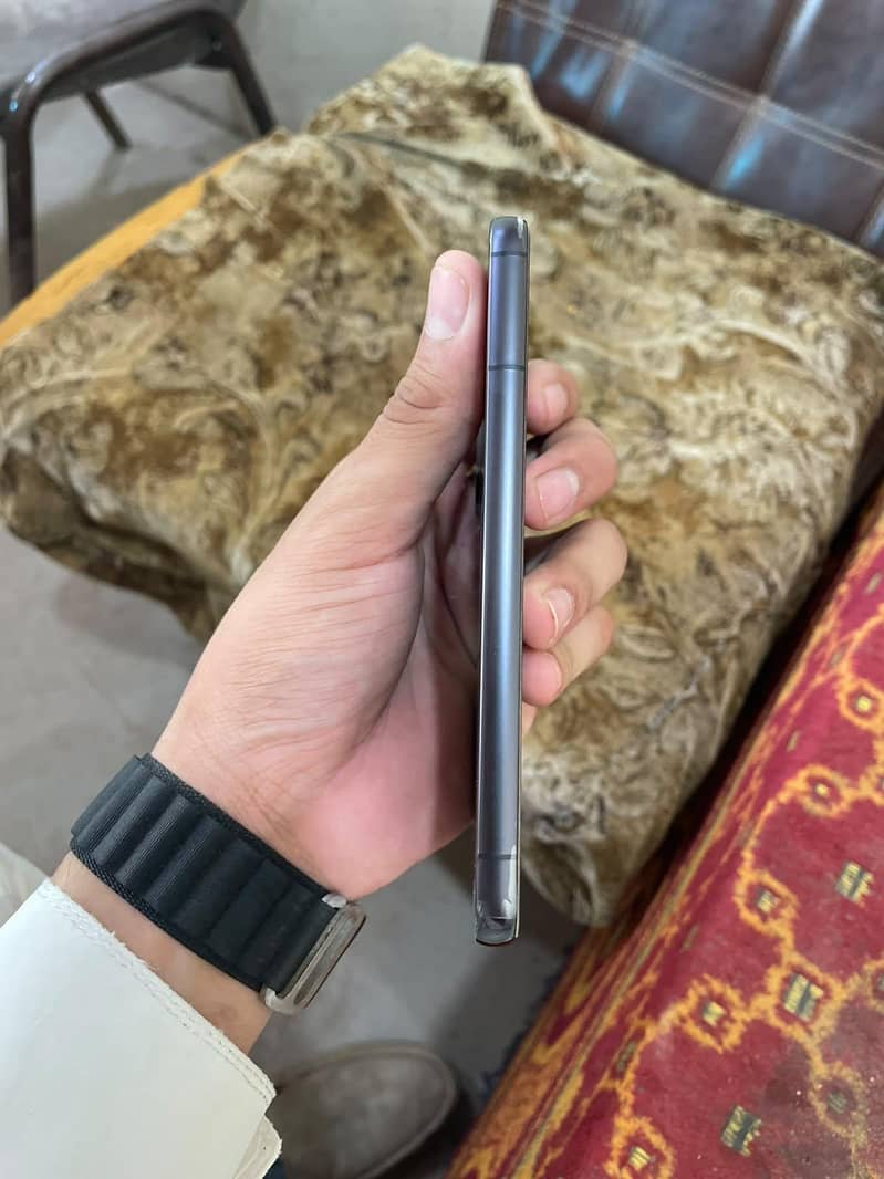 Samsung Mobile S22 3