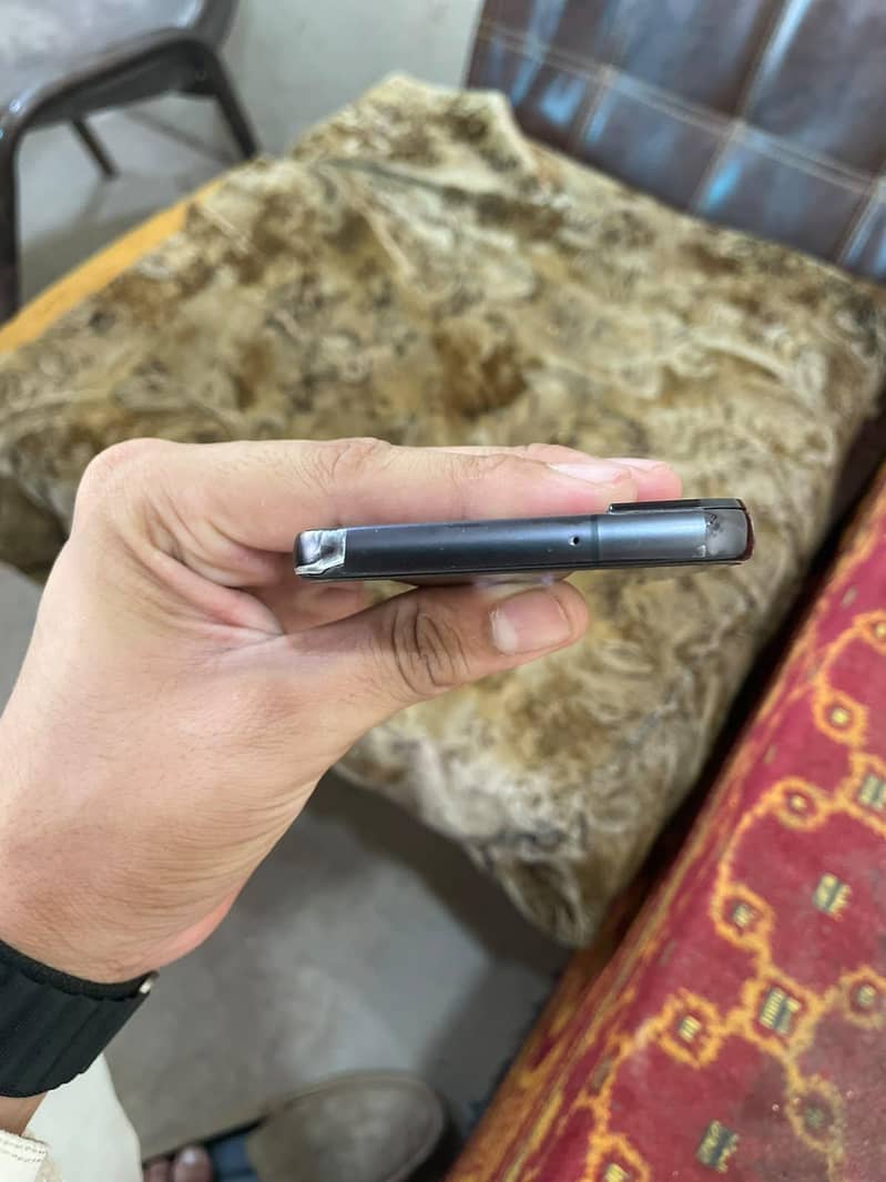 Samsung Mobile S22 4
