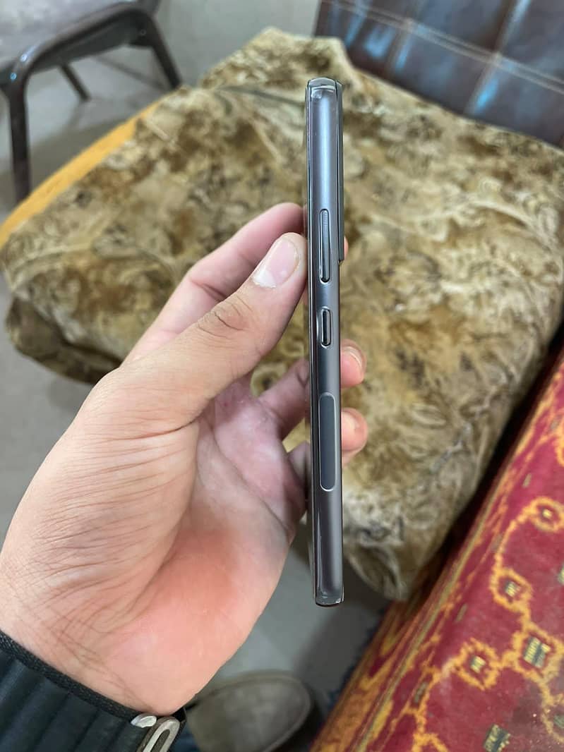 Samsung Mobile S22 6