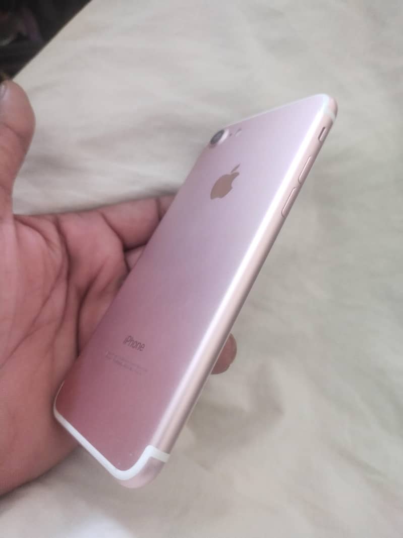 Apple iPhone 7 2