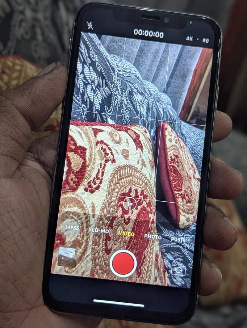 Apple iPhone X 4