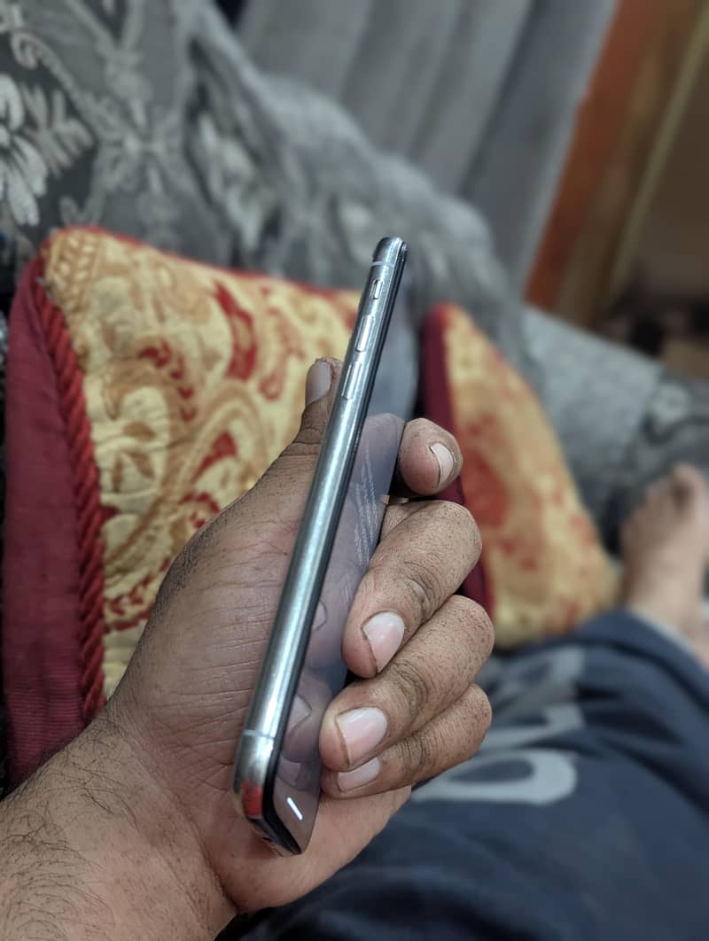 Apple iPhone X 5