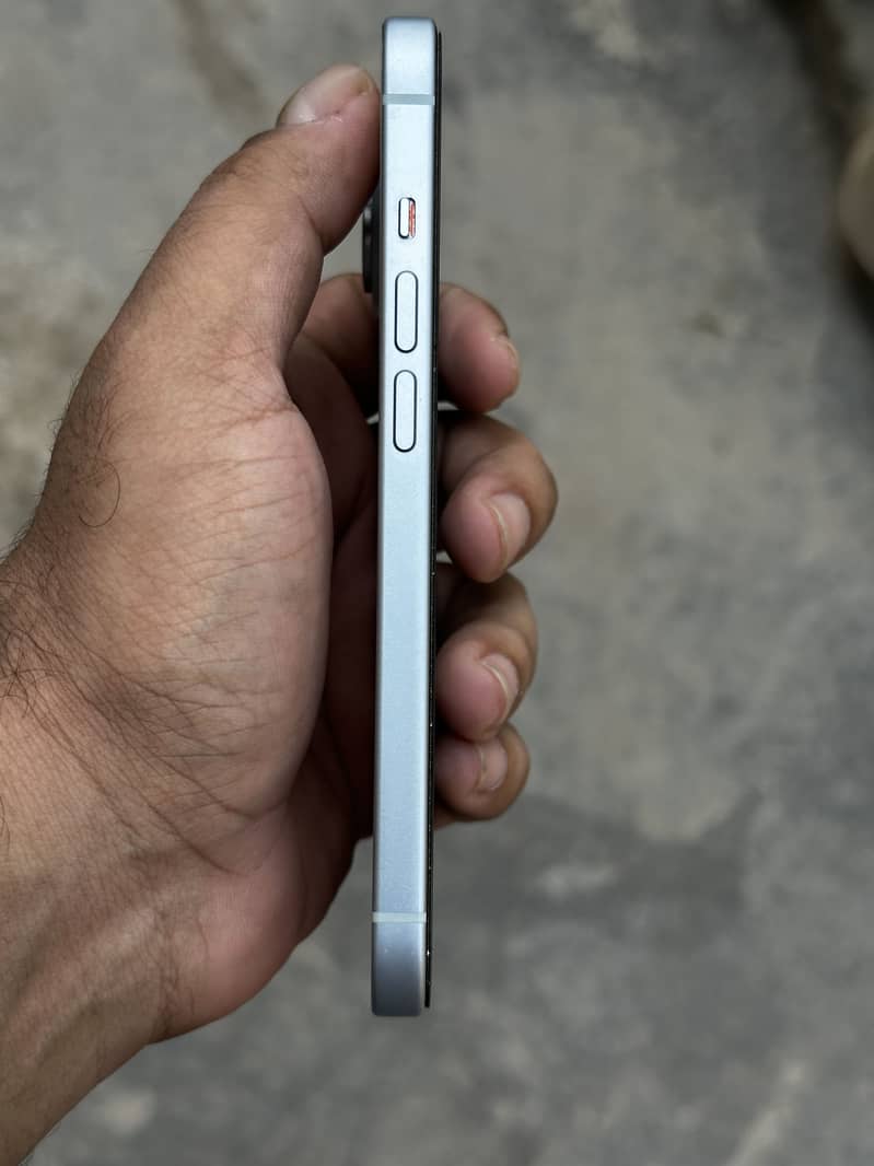 Apple iPhone 15 4
