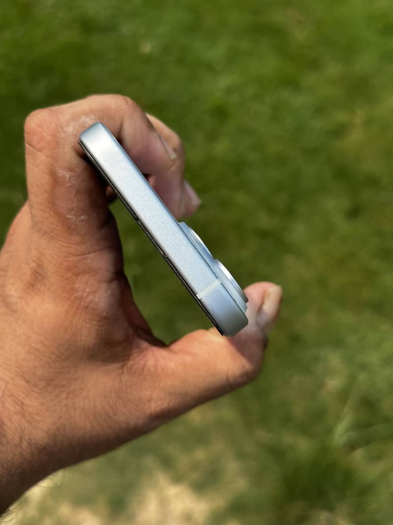Apple iPhone 15 7