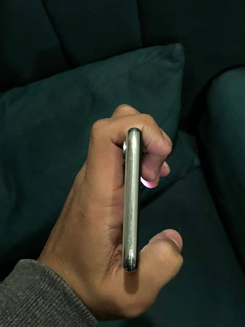 Apple iPhone X (read description) 5