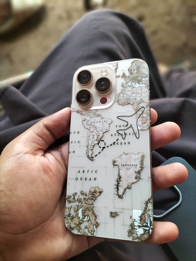 Apple iPhone 16 Pro 0