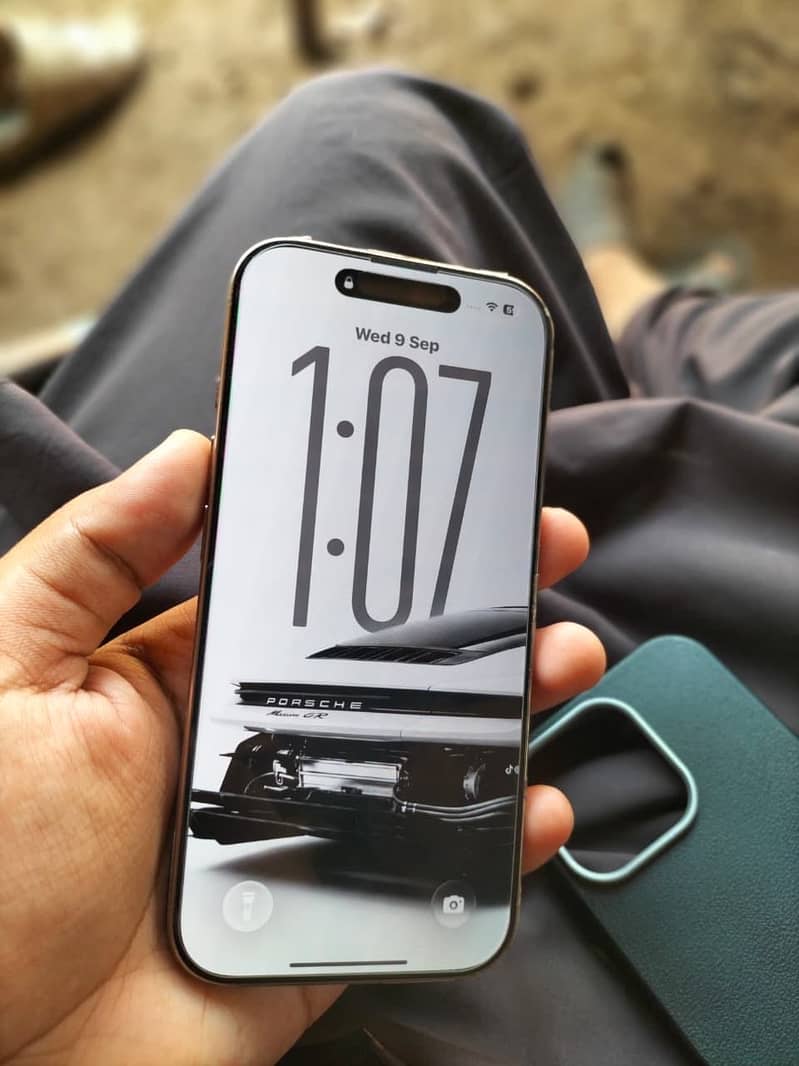 Apple iPhone 16 Pro 1