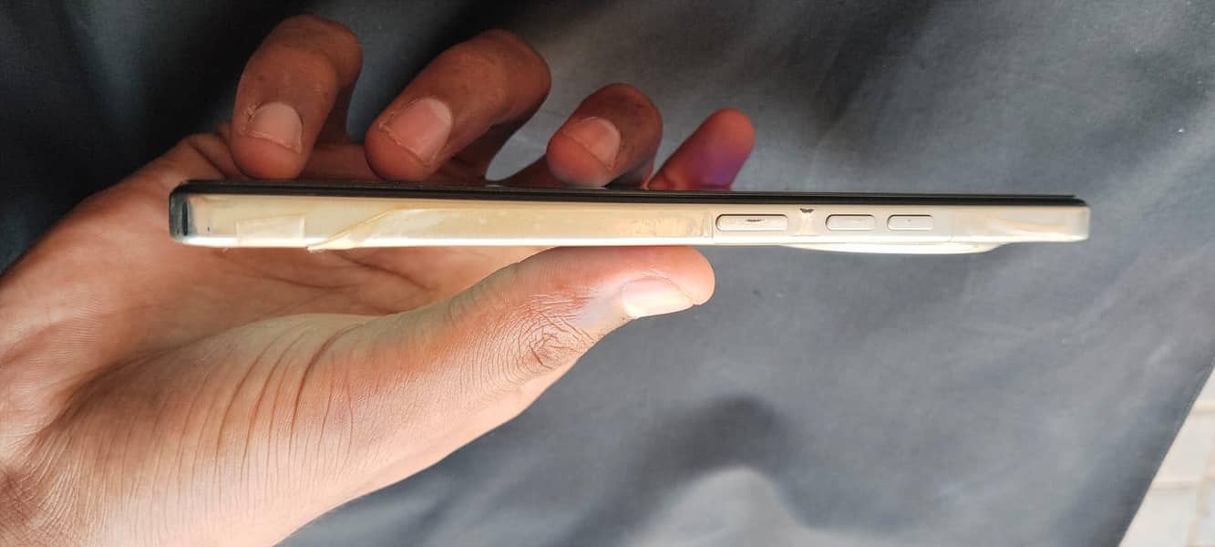 Tecno CAMON 30 nove 3