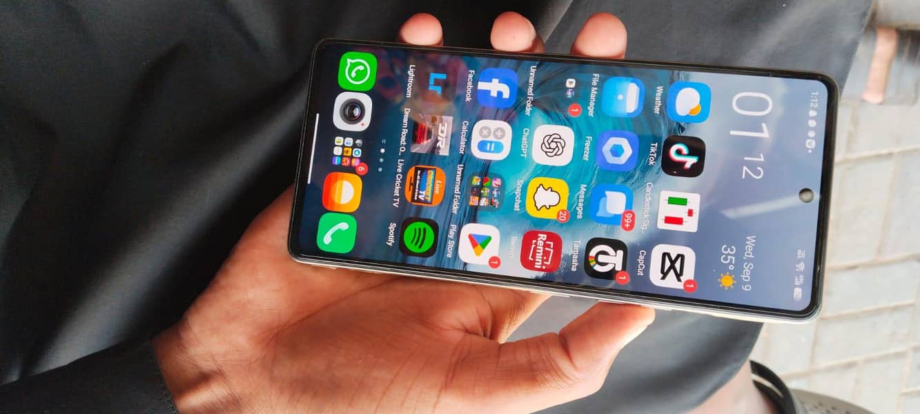 Tecno CAMON 30 nove 4