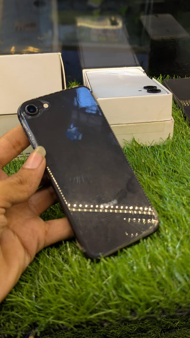 Apple iPhone 8 4