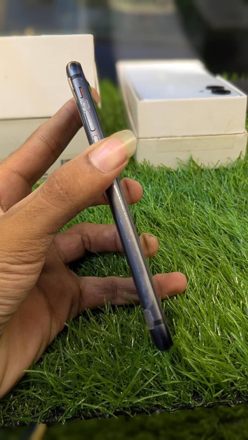 Apple iPhone 8 5