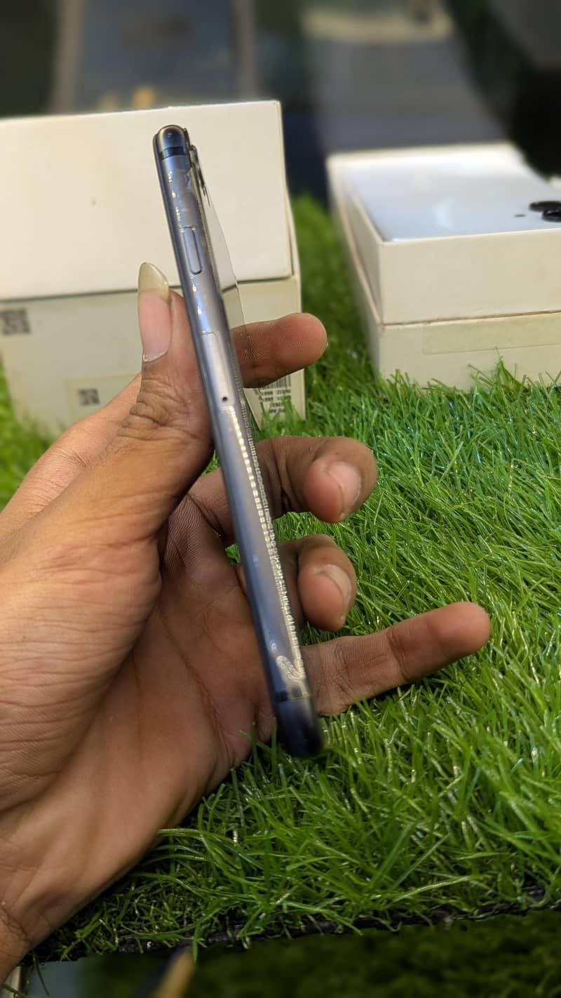 Apple iPhone 8 6
