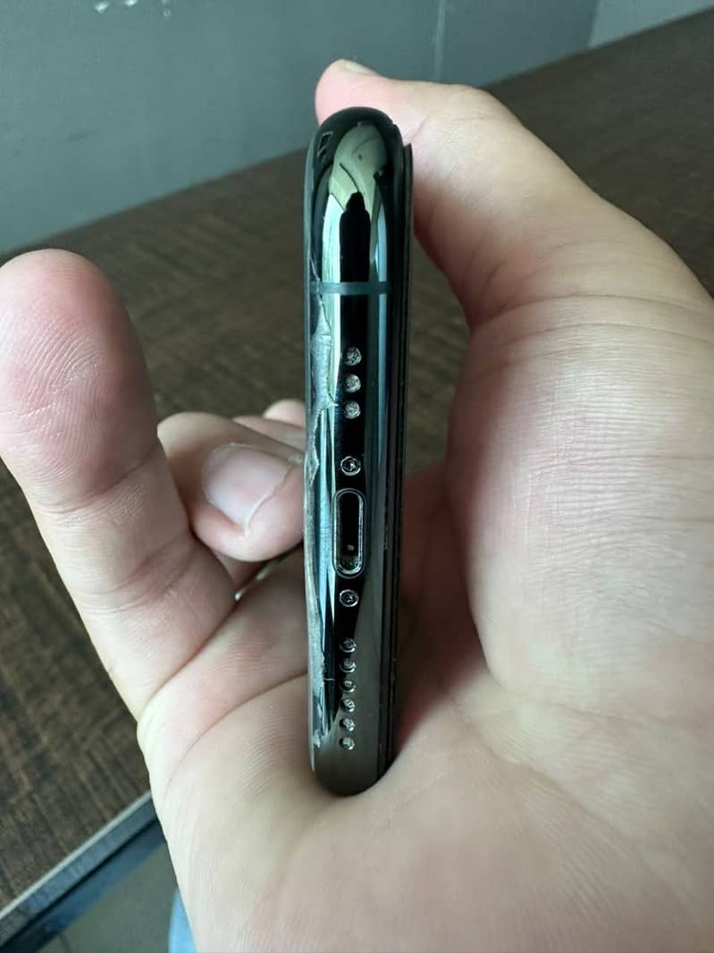 Apple iPhone 11 Pro 1