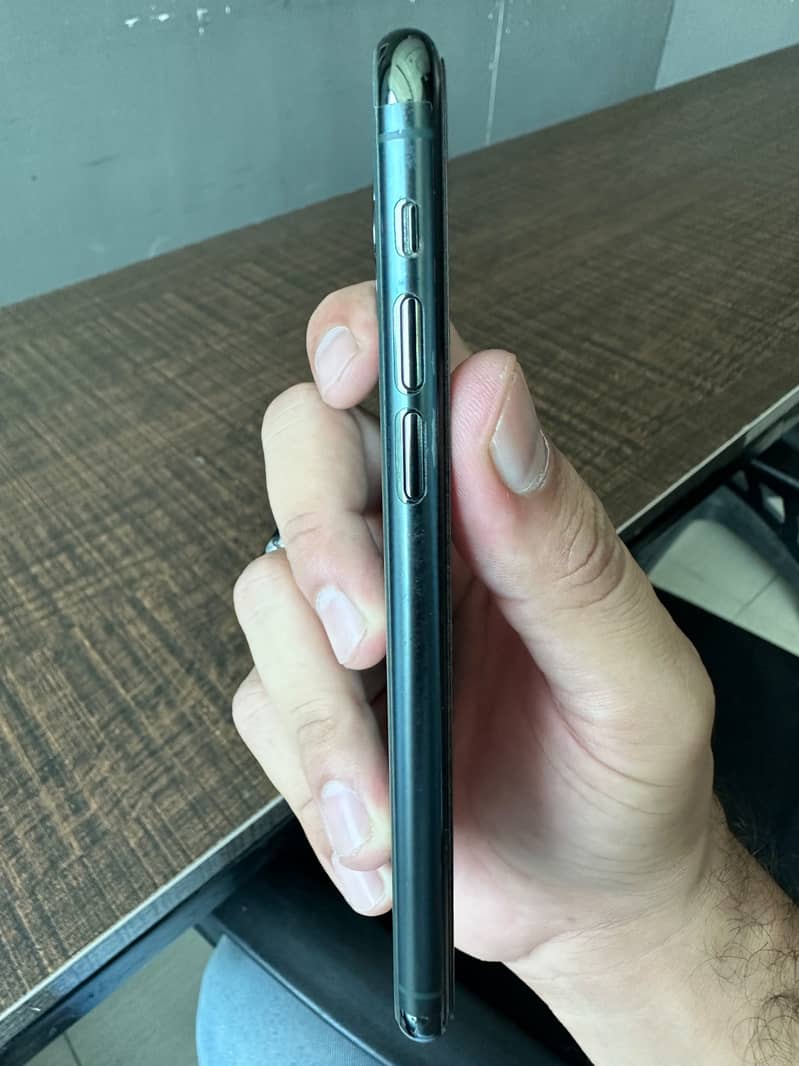 Apple iPhone 11 Pro 2