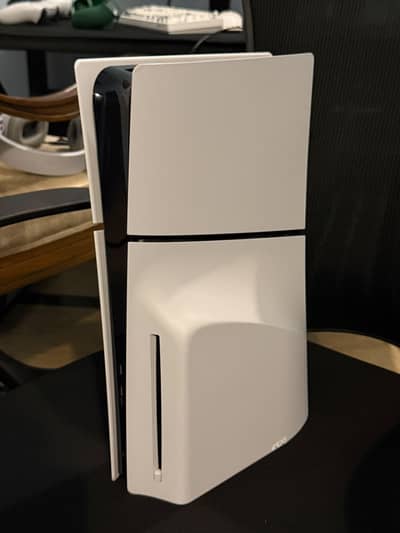 1 month old new Sony PS5 Slim 1TB SSD – White Disc Edition