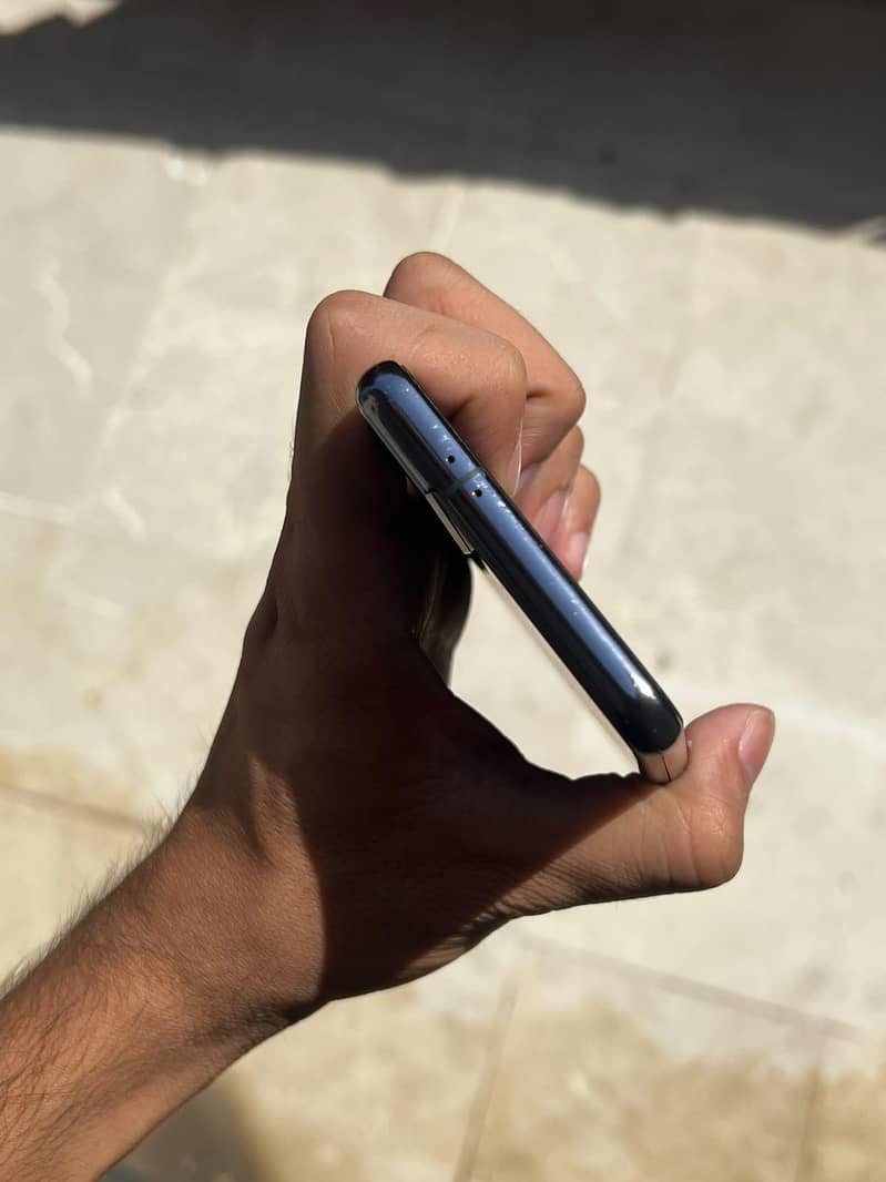 Samsung Mobile S21 5