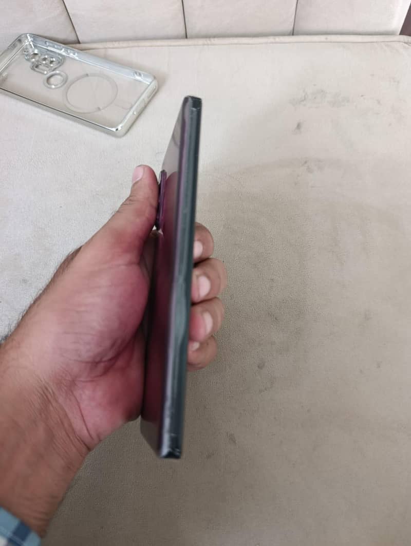 Motorola Edge Plus 6