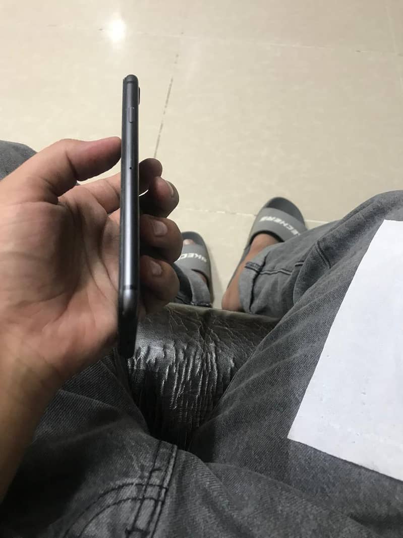 Apple iPhone 8 3