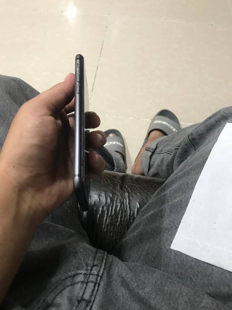 Apple iPhone 8 5