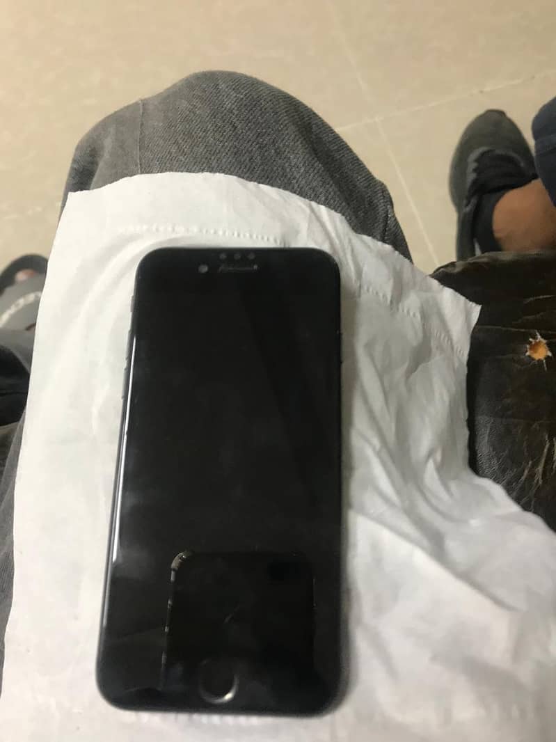 Apple iPhone 8 6