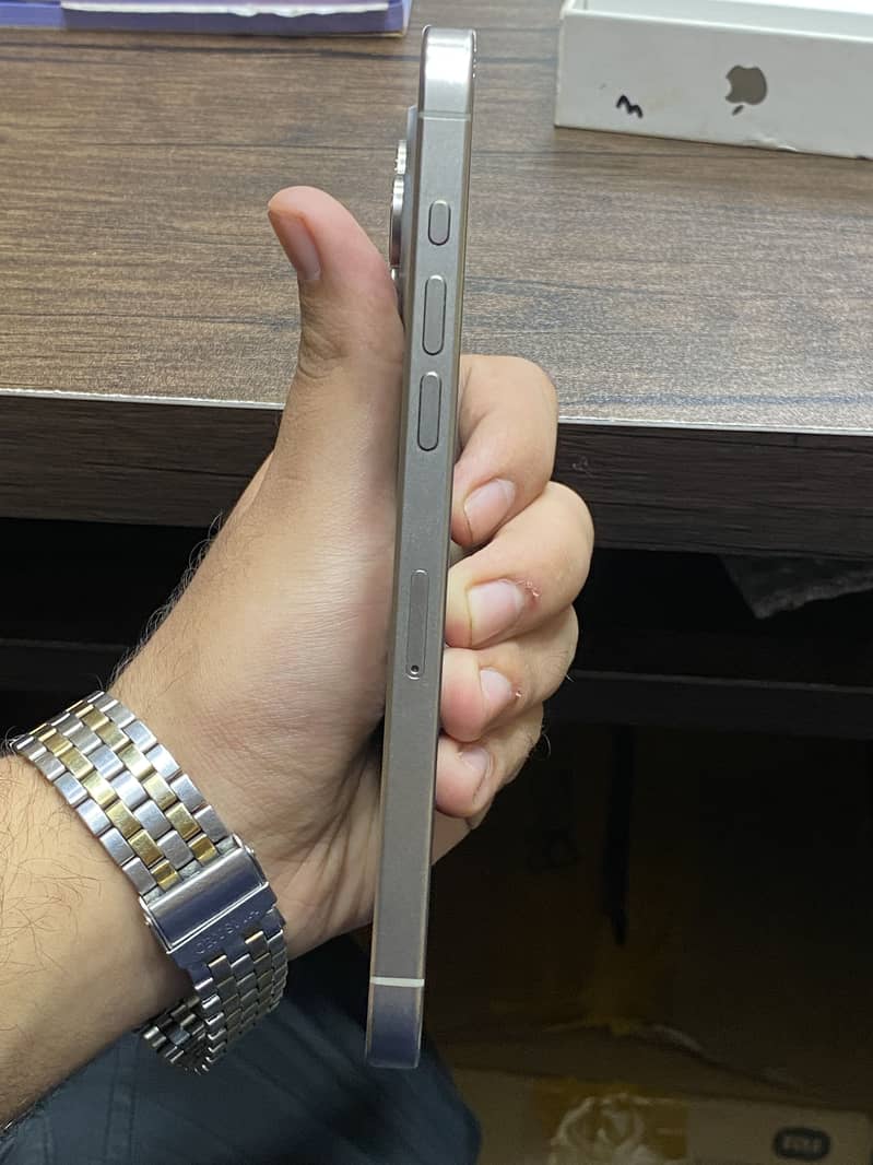 Apple iPhone 15 Pro Max 3